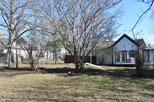 802 Hulme, Bowie, TX 76230 - Photo 5