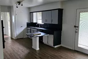 812 N Tyus St, Groesbeck, TX 76642 - Photo 7