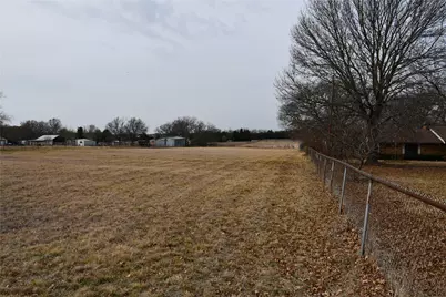 2121 S Hampton Road, Glenn Heights, TX 75154 - Photo 5