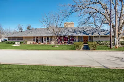 1202 S Lindsay Street, Gainesville, TX 76240 - Photo 1