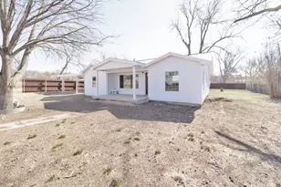 131 Long St, Bowie, TX 76230 - Photo 3