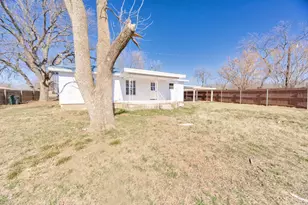 131 Long St, Bowie, TX 76230 - Photo 17