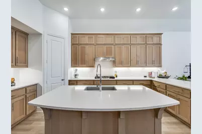 306 Hidden Creek Parkway, Van Alstyne, TX 75495 - Photo 9