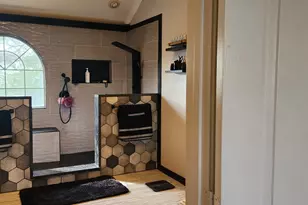 6319 Lake Bluff Dr, Dallas, TX 75249 - Photo 11