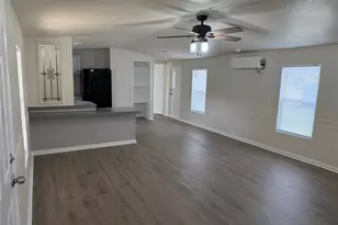 3601 Hedge Row St, Granbury, TX 76048 - Photo 5