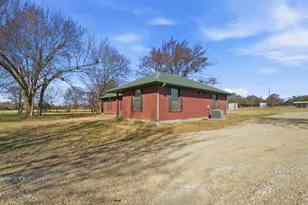 697 Co Rd 166, Whitesboro, TX 76273 - Photo 3