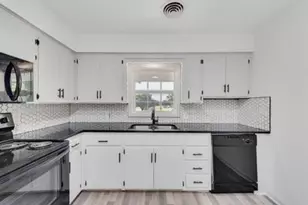 725 W Brock St, Denison, TX 75020 - Photo 3