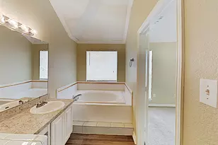 1362 Meadow Creek Dr, Lancaster, TX 75146 - Photo 25