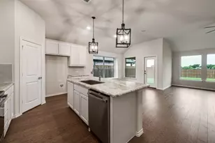 257 Coronado Ct, Granbury, TX 76048 - Photo 3