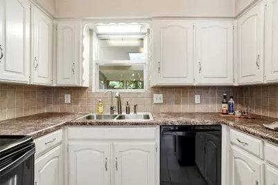 613 Robinhood Lane, Bedford, TX 76021 - Photo 17