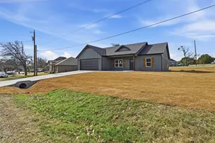 4300 Lucero Dr, Granbury, TX 76048 - Photo 3