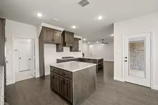 318 Bowrider Ln, Granbury, TX 76049 - Photo 5