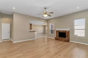 1517 White Willow Ln, Arlington, TX 76002 - Photo 9