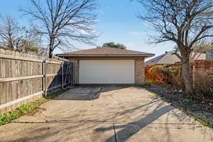 2213 Trinity Springs Dr, Carrollton, TX 75007 - Photo 29