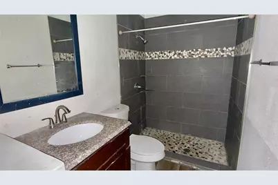 913 Rosewood Hills Drive, Garland, TX 75040 - Photo 23