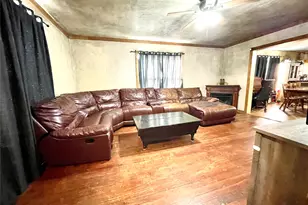 209 N Bowie St, Jacksboro, TX 76458 - Photo 3