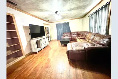 209 N Bowie Street, Jacksboro, TX 76458 - Photo 5