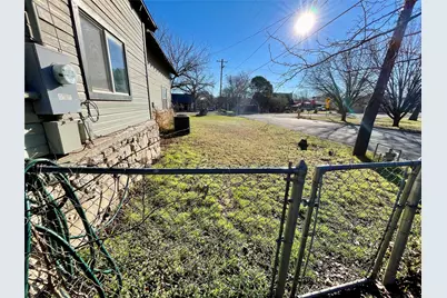 209 N Bowie Street, Jacksboro, TX 76458 - Photo 29