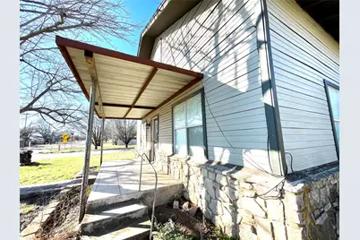 209 N Bowie Street, Jacksboro, TX 76458 - Photo 3