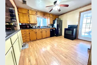 209 N Bowie Street, Jacksboro, TX 76458 - Photo 9