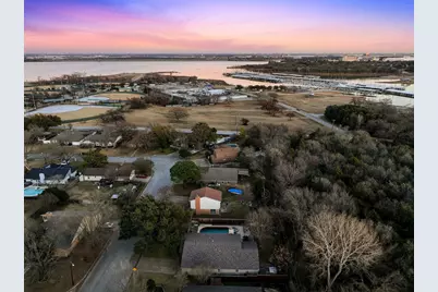 919 Mockingbird Drive, Grapevine, TX 76051 - Photo 7