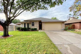 2800 Kempton Dr, Arlington, TX 76001 - Photo 1