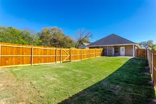 910 W Knox St, Ennis, TX 75119 - Photo 39