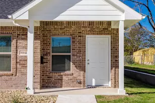 910 W Knox St, Ennis, TX 75119 - Photo 3