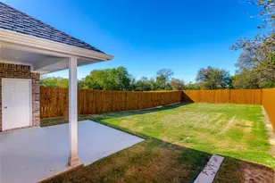 910 W Knox St, Ennis, TX 75119 - Photo 27