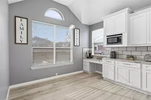 1801 Rim Rock Tr, Mansfield, TX 76063 - Photo 5