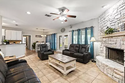 1609 Cheyenne Trail, Granbury, TX 76048 - Photo 5