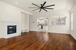 2517 Early Bird Dr, Arlington, TX 76001 - Photo 3