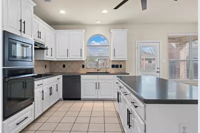 2517 Early Bird Drive, Arlington, TX 76001 - Photo 9