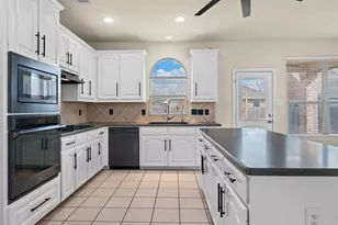 2517 Early Bird Dr, Arlington, TX 76001 - Photo 9