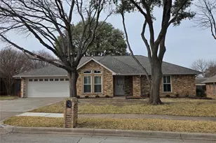 10168 Stoneleigh Dr, Benbrook, TX 76126 - Photo 1