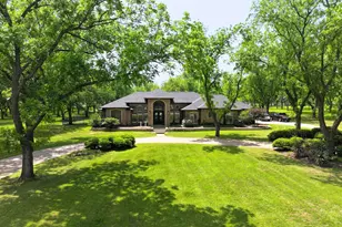 8810 S Hampton Dr, Granbury, TX 76049 - Photo 1
