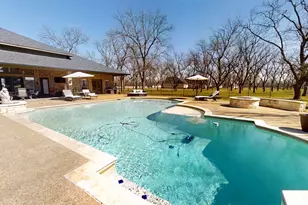 8810 S Hampton Dr, Granbury, TX 76049 - Photo 25