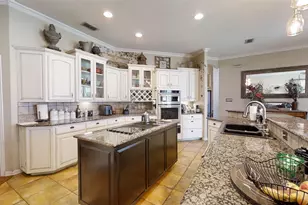 8810 S Hampton Dr, Granbury, TX 76049 - Photo 7