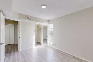 9520 Royal Ln, Dallas, TX 75243 - Photo 9