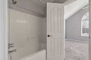 512 Oakridge Dr, Greenville, TX 75402 - Photo 9