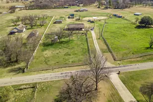 512 Allison Rd, Springtown, TX 76082 - Photo 1