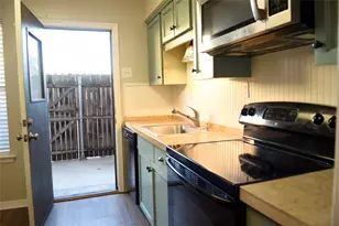 10232 Regal Oaks Dr, Dallas, TX 75243 - Photo 3