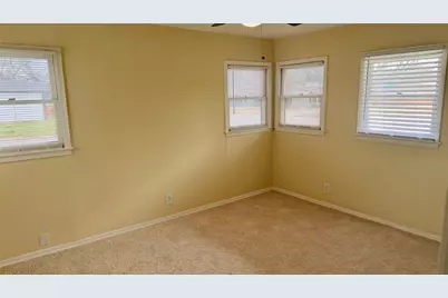 1102 Poindexter Avenue, Cleburne, TX 76033 - Photo 23