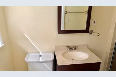 1102 Poindexter Avenue, Cleburne, TX 76033 - Photo 15