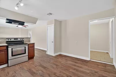 1102 Poindexter Avenue, Cleburne, TX 76033 - Photo 9