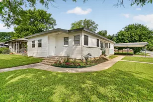 1102 Poindexter Ave, Cleburne, TX 76033 - Photo 1