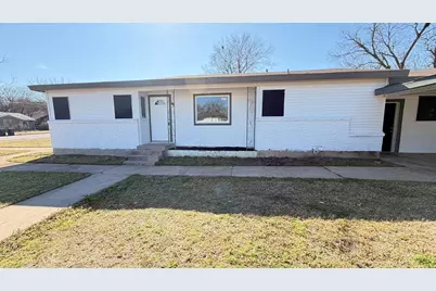 1102 Poindexter Avenue, Cleburne, TX 76033 - Photo 1