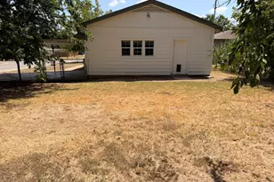 1102 Poindexter Ave, Cleburne, TX 76033 - Photo 23