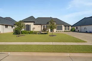 2040 Spieth St, Granbury, TX 76048 - Photo 3