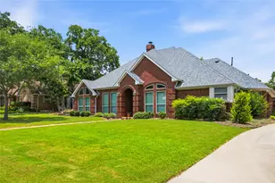 2942 Woodland Hills Dr, Grapevine, TX 76051 - Photo 3